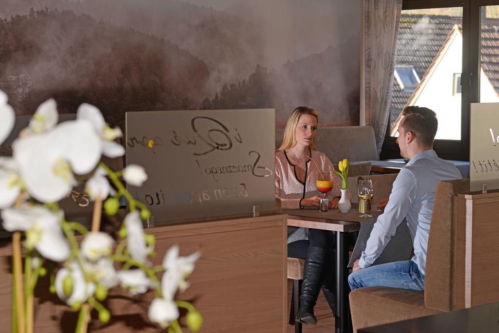 Hotel Die Kleine Blume Erfweiler Exteriör bild