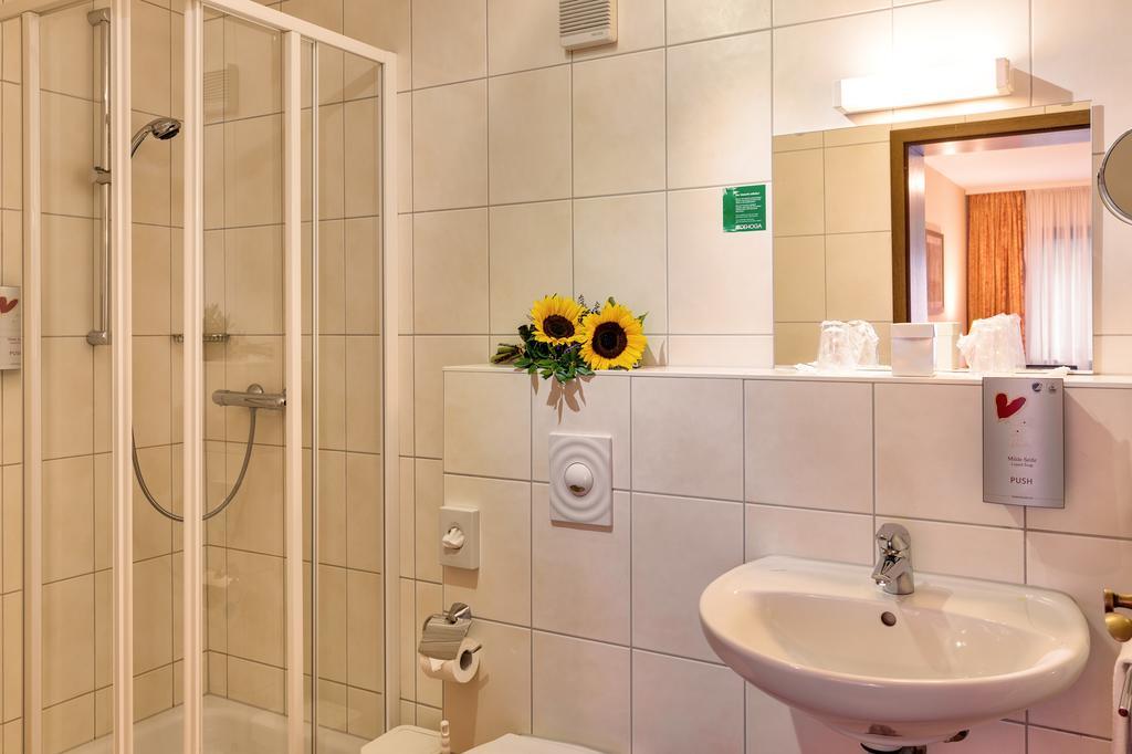 Hotel Die Kleine Blume Erfweiler Exteriör bild