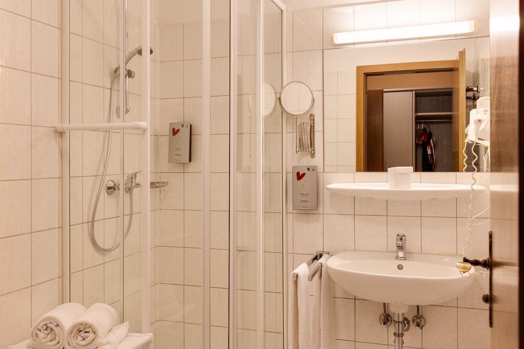 Hotel Die Kleine Blume Erfweiler Exteriör bild