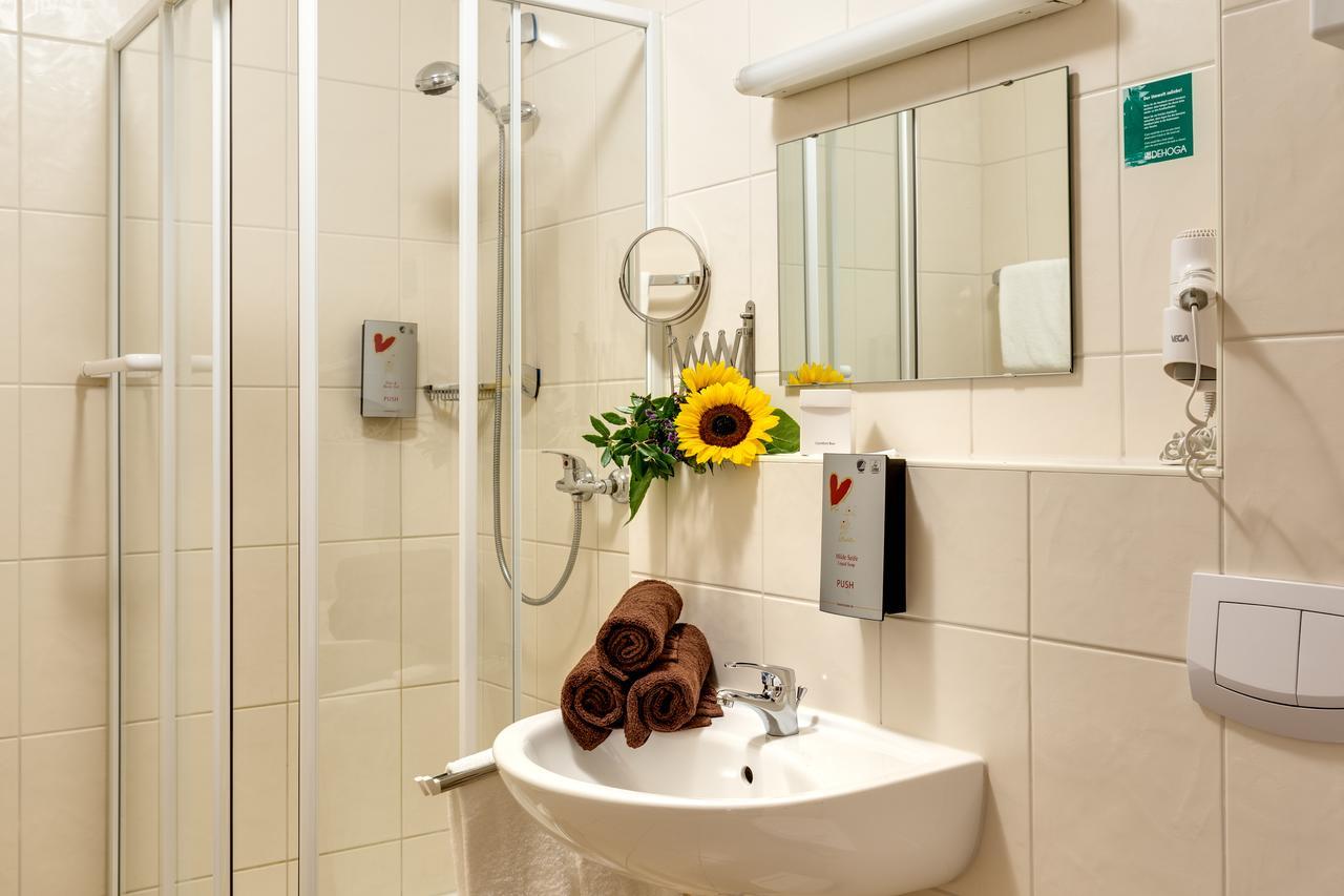 Hotel Die Kleine Blume Erfweiler Exteriör bild